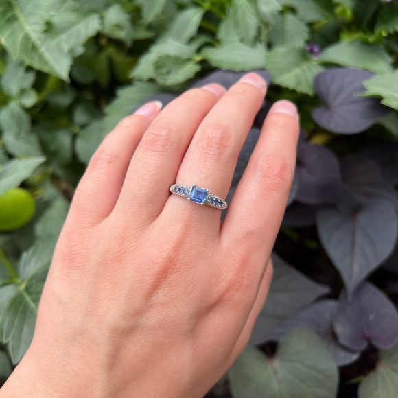 10k White Gold Tanzanite Ring